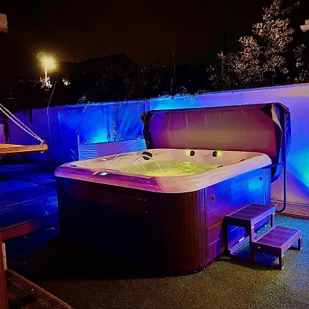 Captivating 4-Bed Hot Tub House In Blackpool Extérieur photo