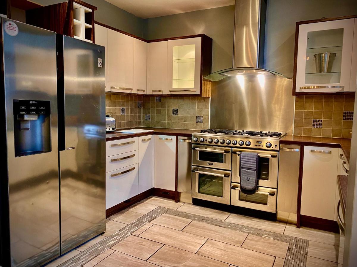 Captivating 4-bed Hot Tub House In Ferienhaus Blackpool